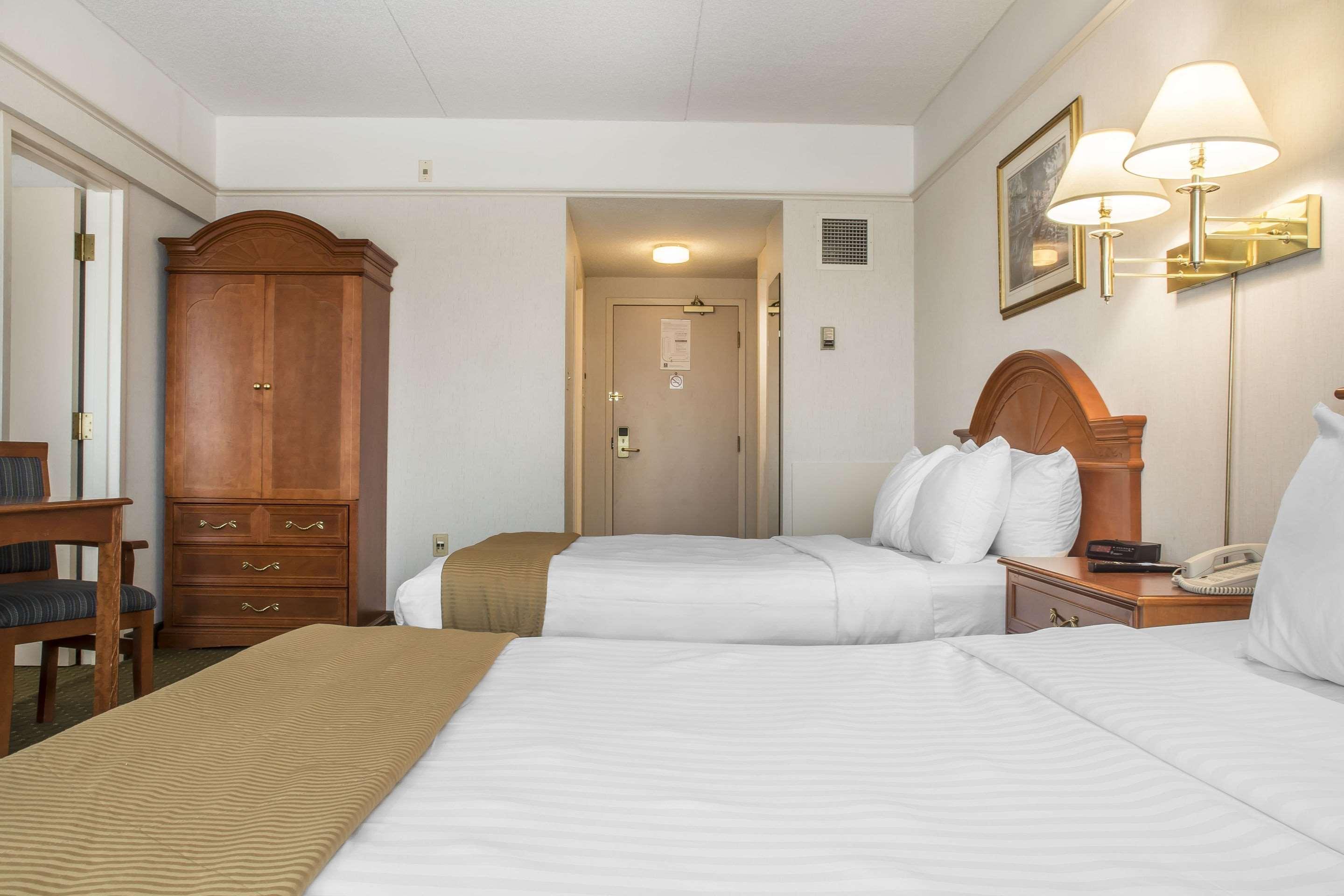 Clarion Hotel & Conference Centre Форт Ери Екстериор снимка