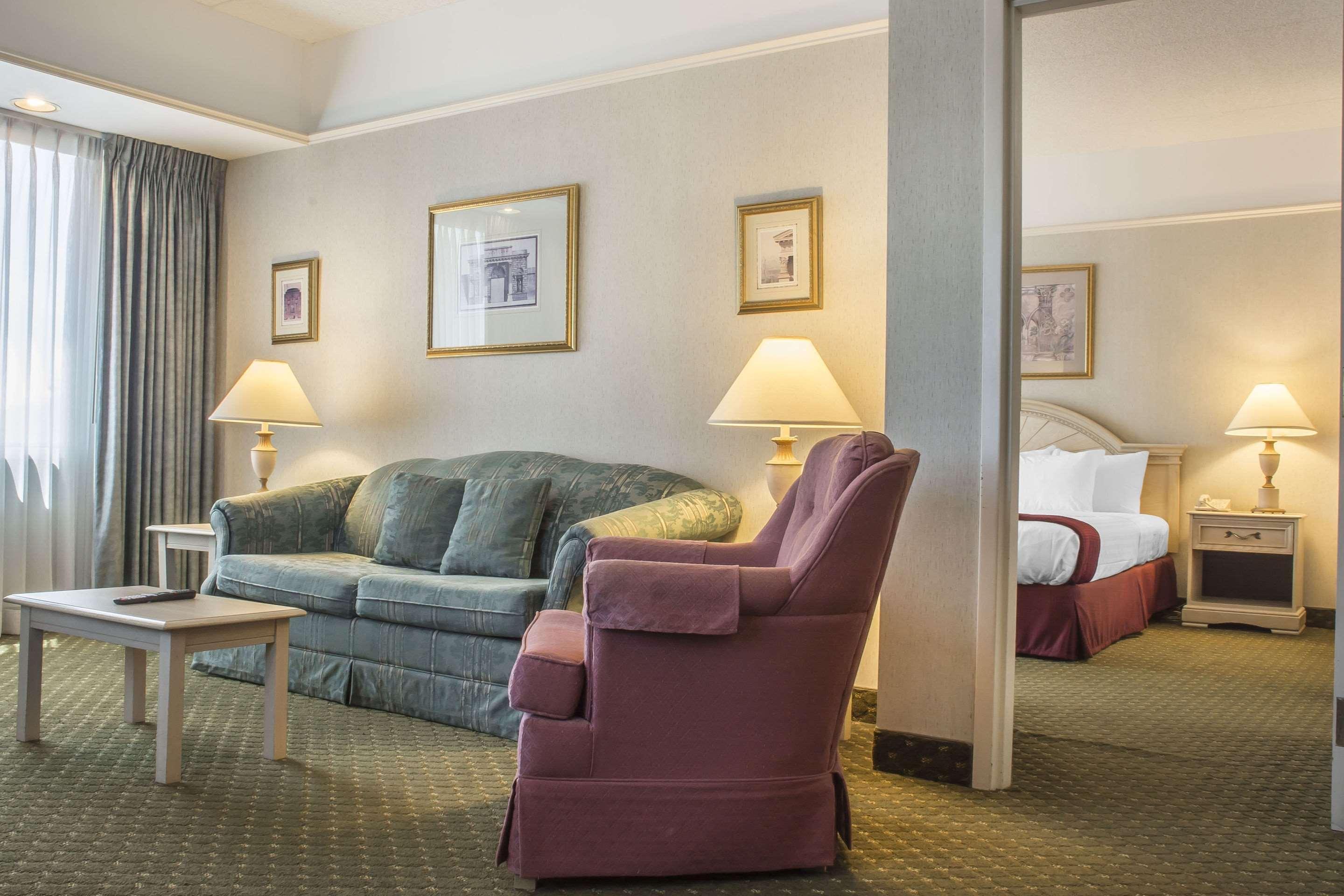 Clarion Hotel & Conference Centre Форт Ери Екстериор снимка
