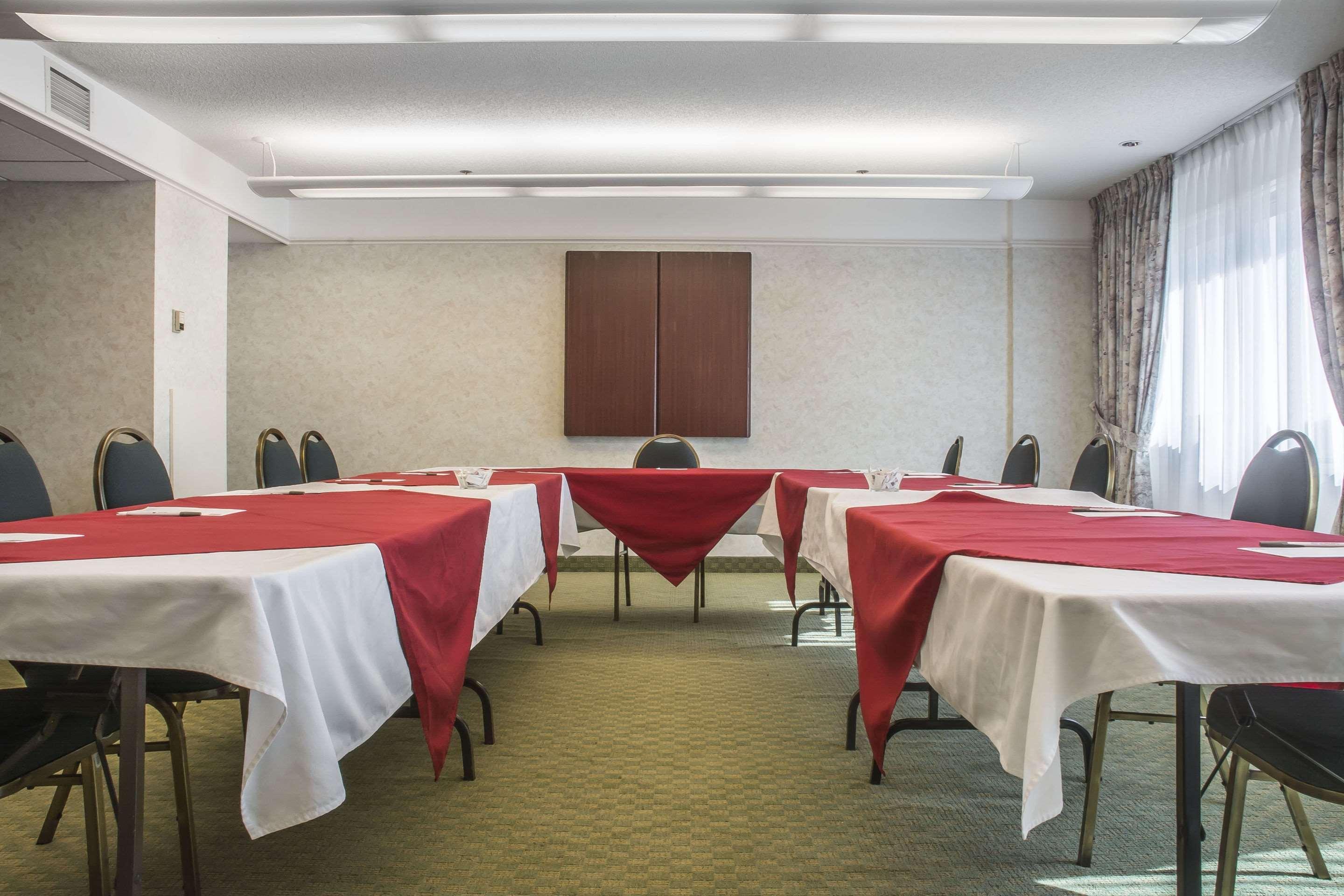 Clarion Hotel & Conference Centre Форт Ери Екстериор снимка