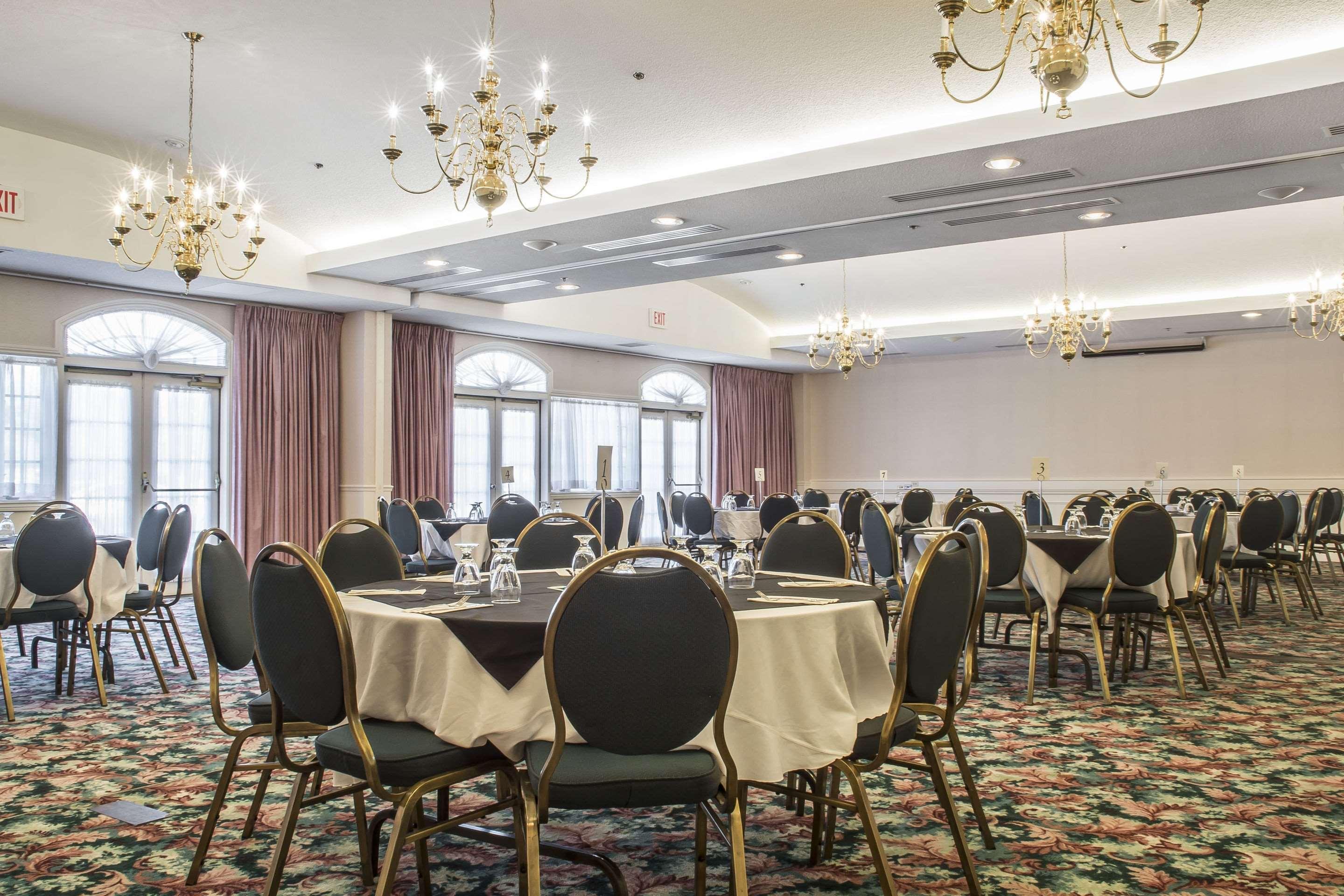 Clarion Hotel & Conference Centre Форт Ери Екстериор снимка